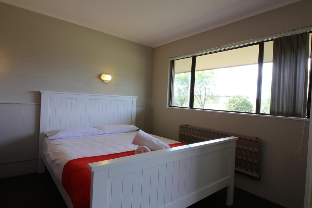 Snowy Mountains Resort And Function Centre Адаминаби Стая снимка
