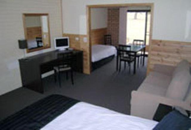 Snowy Mountains Resort And Function Centre Адаминаби Стая снимка