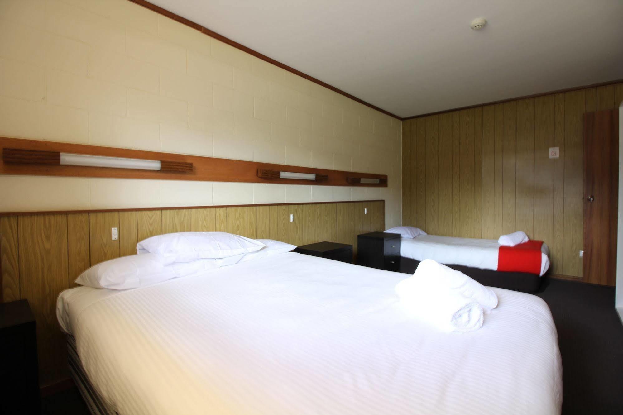 Snowy Mountains Resort And Function Centre Адаминаби Екстериор снимка