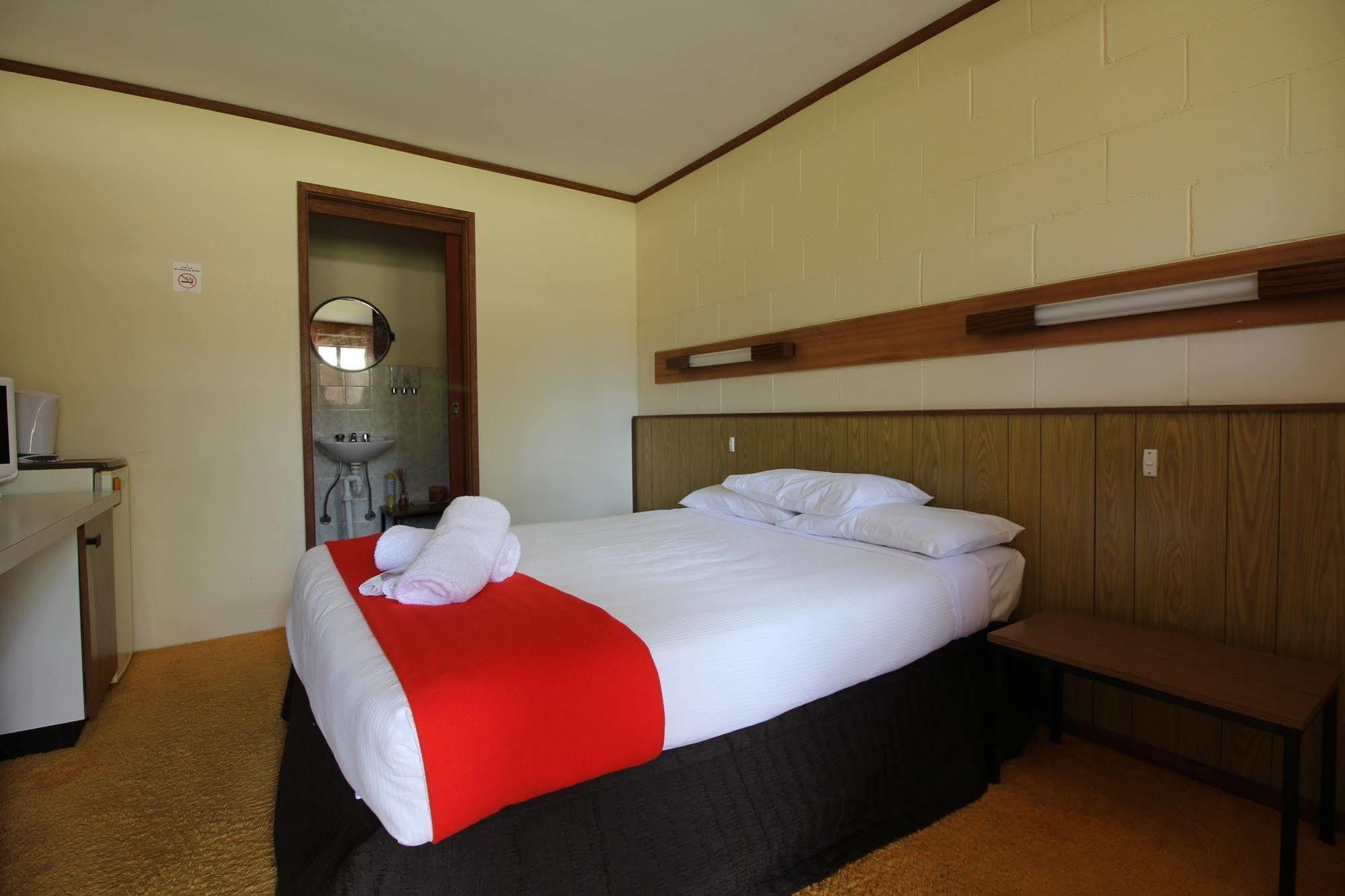Snowy Mountains Resort And Function Centre Адаминаби Екстериор снимка